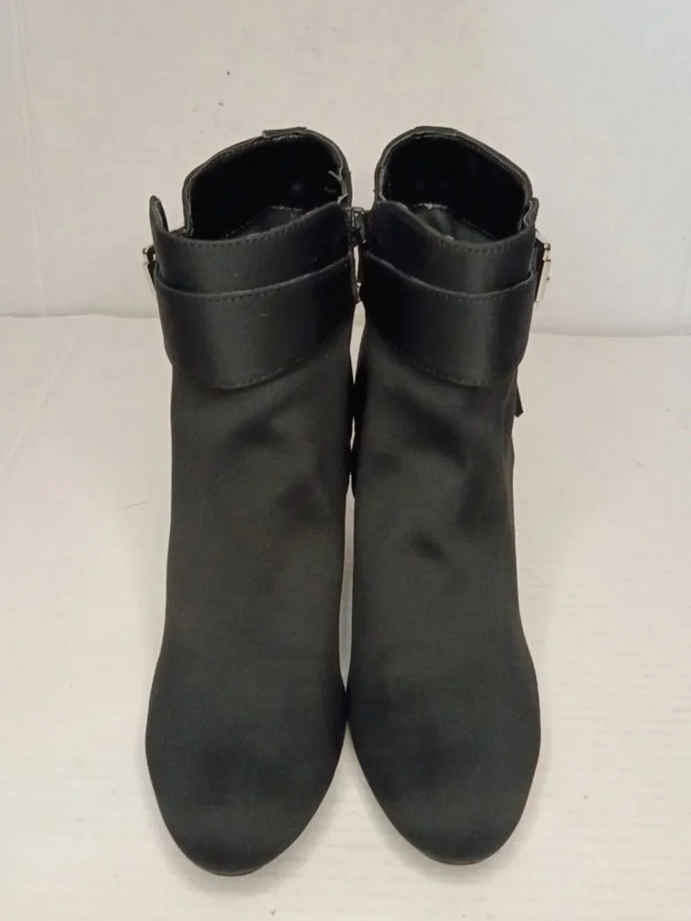 Unisa Unrowen Black Ankle Booties Block Heel Boots Women's Size 9.5M